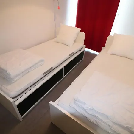 Appartement T3 A Sete: Climatise, Terrasse & Double Parking - Fr-1-472-141 *